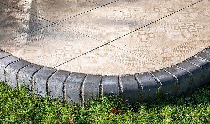 High Kerb Charcoal, Mosaic Sand