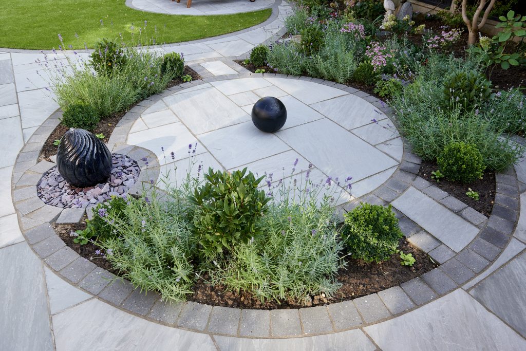 Top Tips for Choosing the Right Garden Paving
