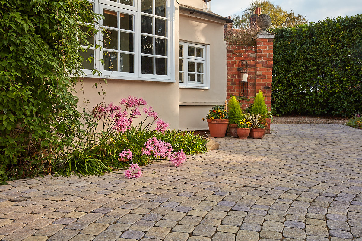 Aura Bronze Fleck | Cobbled pavers | Grey Paving | paving setts | square paving blocks | buff pavers | natural paving | cobbled setts | driveway paving