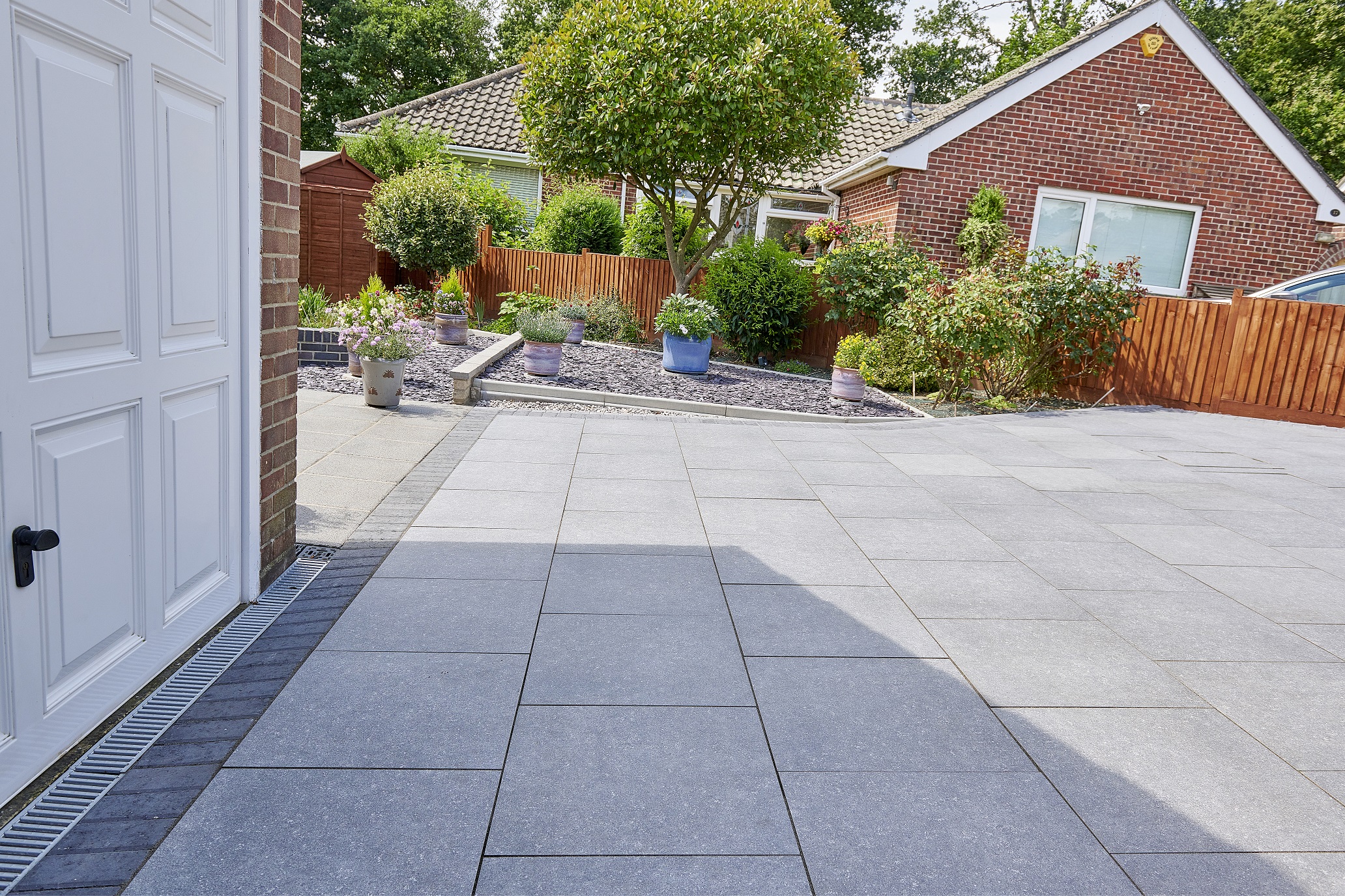 GeoCeramica Bluestone Gris Claro, Omega Charcoal and Drivestyle Kerb Charcoal