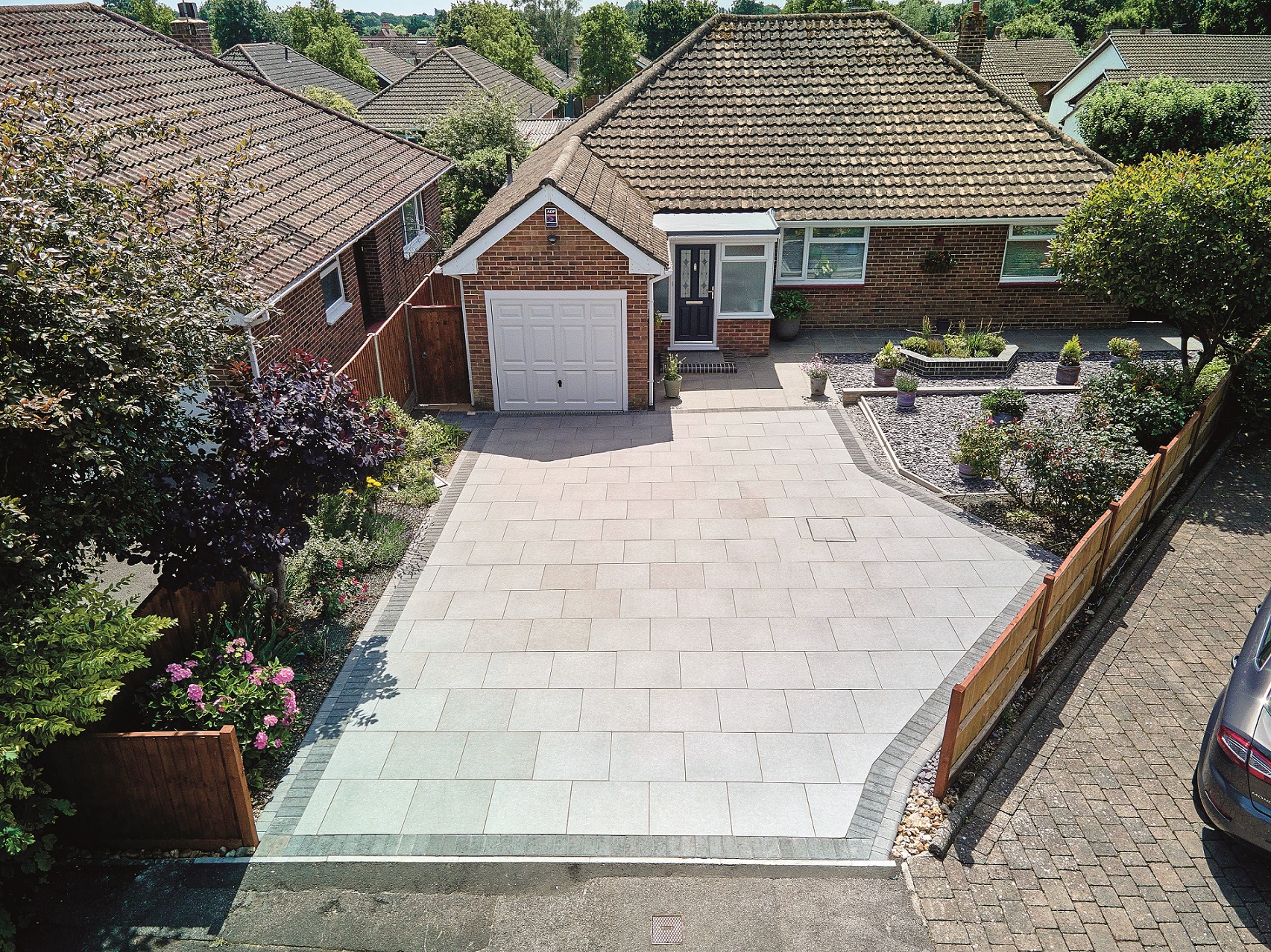 GeoCeramica Bluestone Gris Claro, Omega Charcoal and Drivestyle Kerb Charcoal
