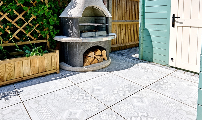 Decor Mosaic Grey, Aura Silver Fleck, High Kerb Charcoal