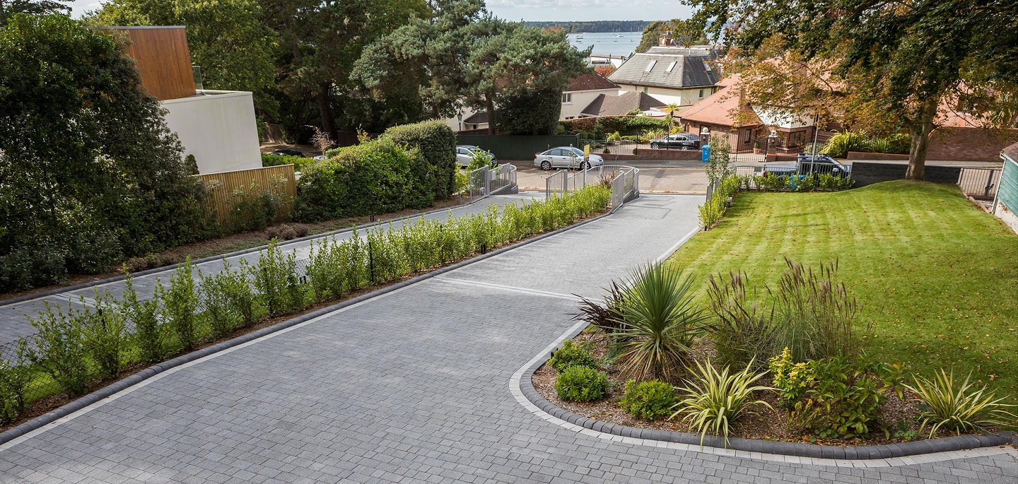 Lugano Graphite Grey, Misty Grey - High Kerb Charcoal