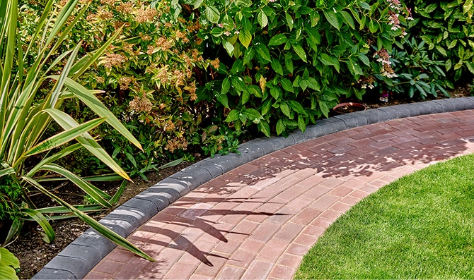 Omega Brindle, High Kerb Charcoal