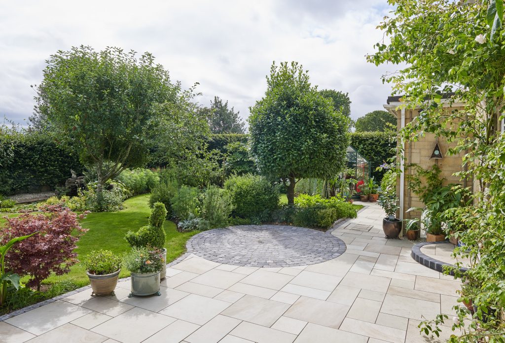 The Benefits of Using Porcelain Paving For Your Garden Design